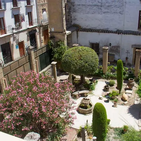 Tres Llaves Palacio De Vela De Cobos *