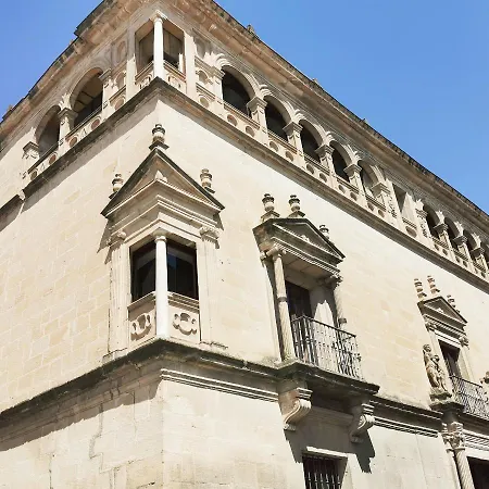 Tres Llaves Palacio De Vela De Cobos *